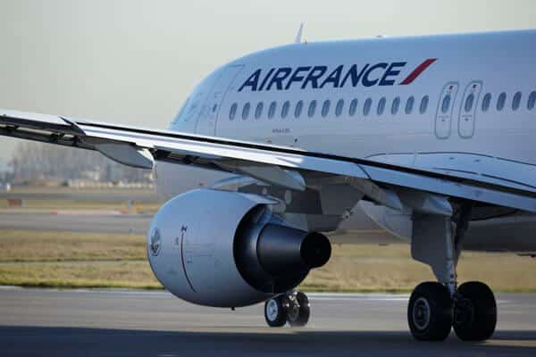 You are currently viewing Air France lâche du lest à ses pilotes, pas aux hôtesses et aux stewards