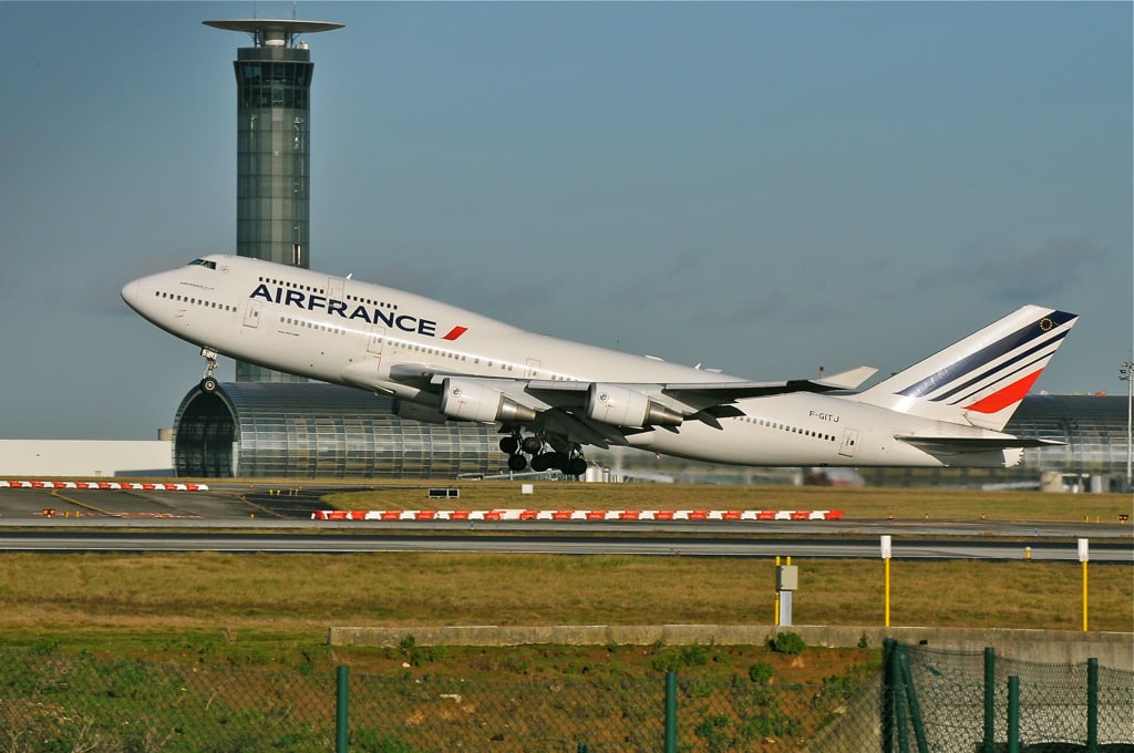 You are currently viewing Air France recrute des hôtesses de l’air et stewards